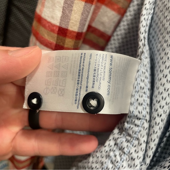 Tommy Hilfiger - Picture 6 of 6